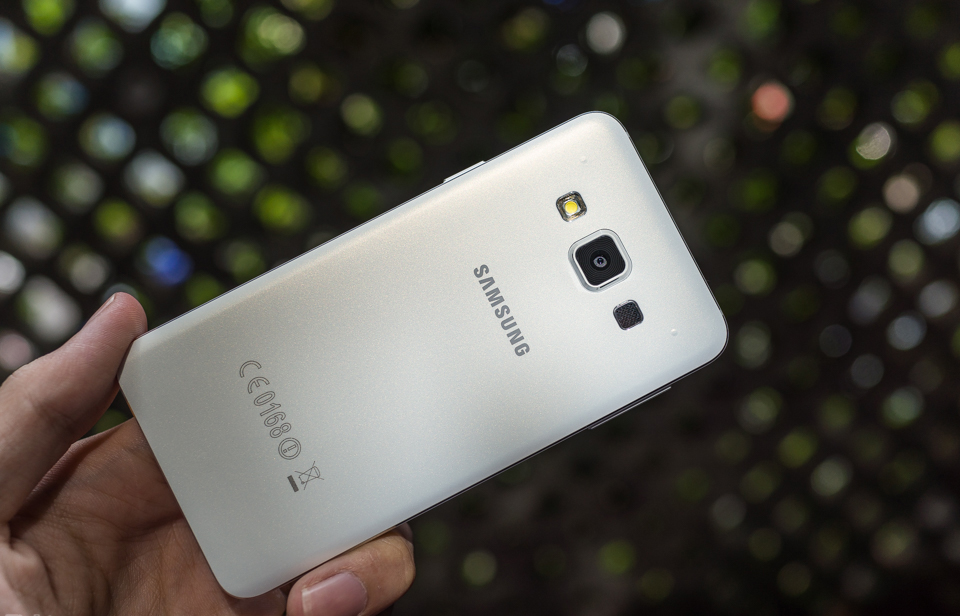 [Trên tay] Samsung Galaxy A3: nhôm nguyên khối, cấu hình tầm trung, giá bán 6.990.000đ